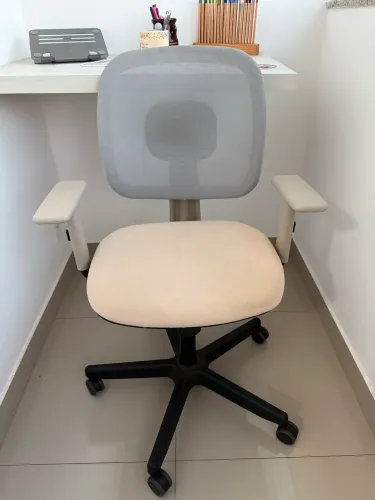 Cadeira de Escritório Flexform Dot Bege Giratória com Braços Regulável