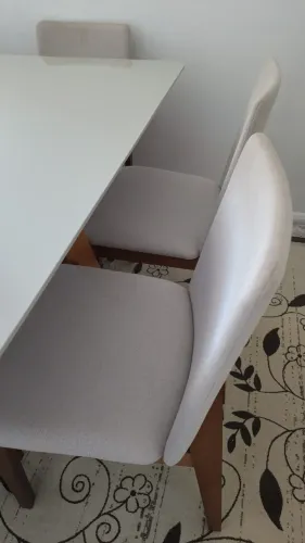 Mesa com 6 cadeiras