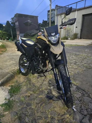 Oportunidade: Lander 2024 - 2.100km (IPVA 26 Pago + Equipamentos)