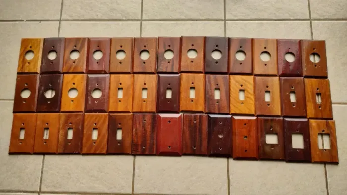 Tampas para Tomadas e Interruptores em Madeira Envernizadas