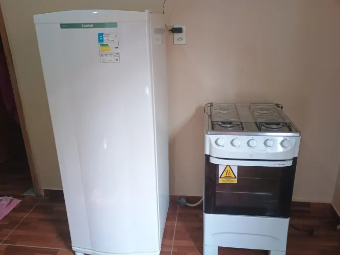 Geladeira e fogo novos e bem conservado 