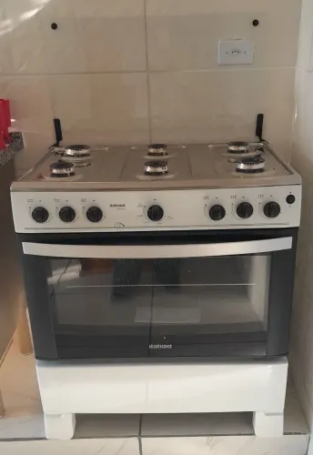 Fogão Itatiaia com 2 meses de uso 6 bocas acendimento automático luz de forno sem uso