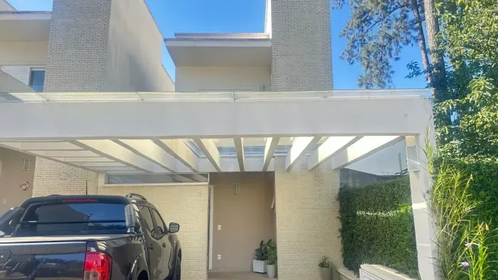 Casa Cond. Modernita I na Granja Viana