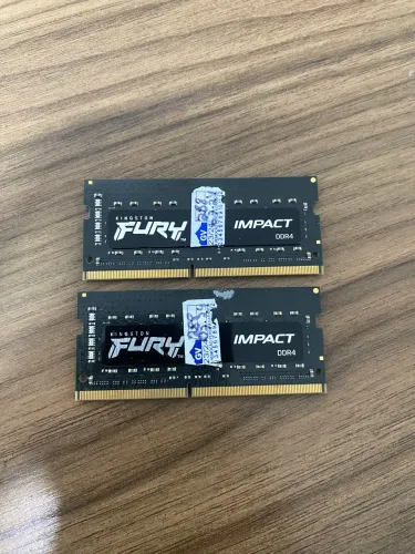 2 memórias RAM Kingston para notebook de 16GB cada, totalizando 32GB.