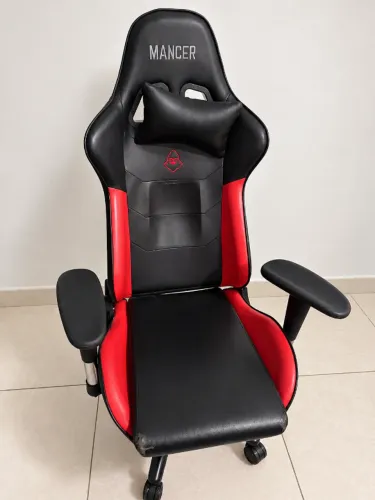 CADEIRA GAMER/ESCRITÓRIO EXCELENTE ESTADO DE USO