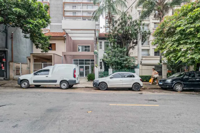 Loja na Rua Tucuna, 330 105 m²