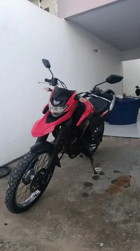VENDO MOTO LANDER 250