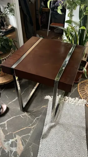 Mesa de centro ou mesa de canto de madeira