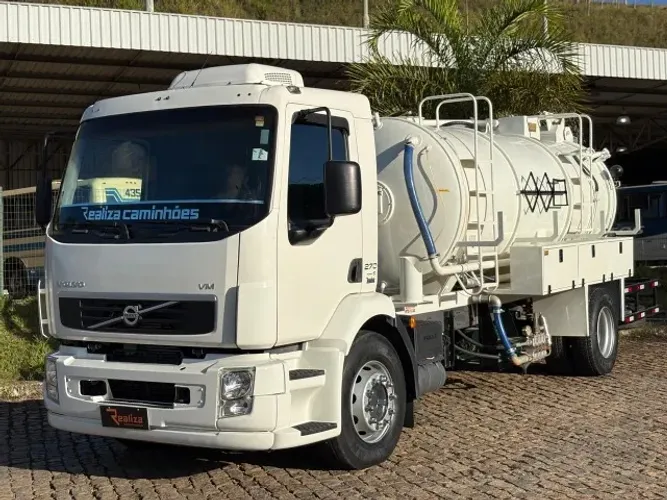 Volvo VM 270 Tanque Hidrojato Vácuo Combinado e Basculante