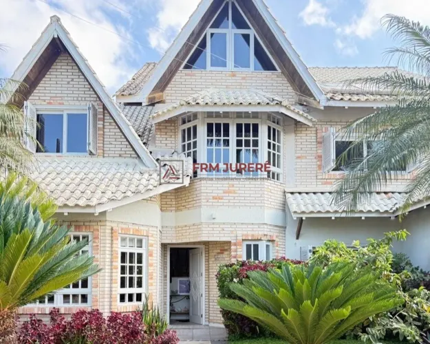 Casa com 4 quartos, sendo 2 suítes à venda, 560 m² por R$ 10.000.000- Jurerê Internacional