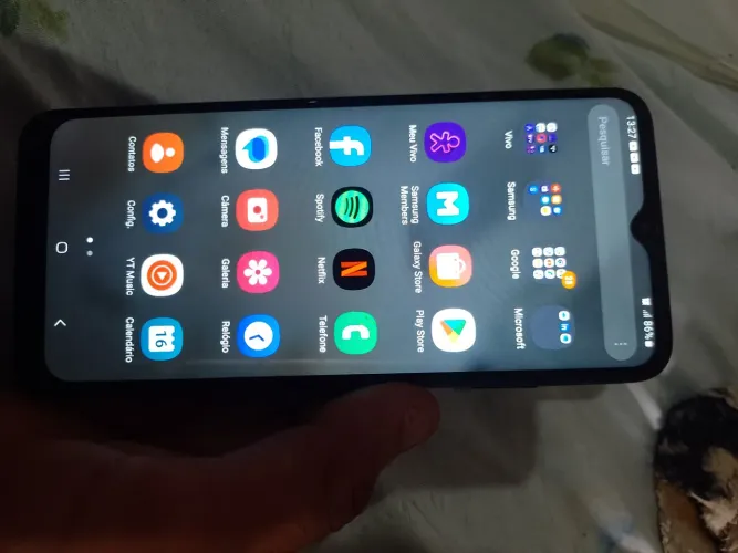 Vendo um celular Samsung Galaxy A22 5g, telefone *63, valor 450 mais tem conversa