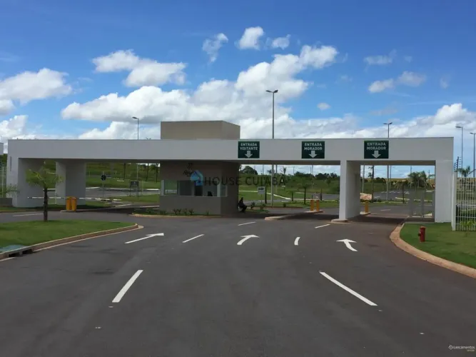 Compre Terreno Bem localizado no Florais da Mata