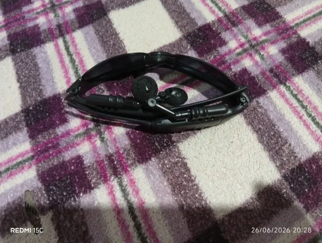 Leve para sua casa esse lindo óculos com fone de ouvido embutido.