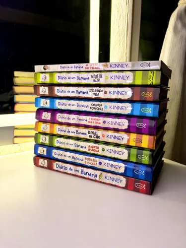 Vendo coleção 9 livros DIÁRIO DE UM BANANA