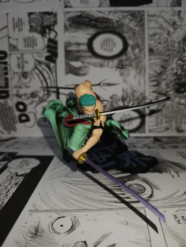 OPORTUNIDADE | Figure Roronoa Zoro Pose de Ataque One Piece
