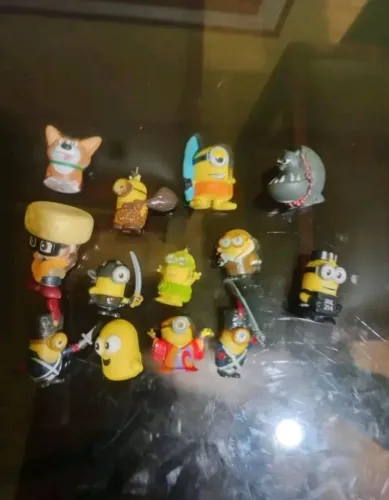 Lote de bonecos dos minions