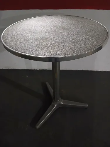 Oportunidade Mesa de alumínio e inox ideal p/áreas externas piscinas, churrasqueira, apoio