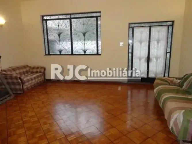Casa de 329 metros quadrados no bairro Grajaú com 3 quartos