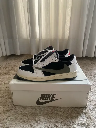 Jordan 1 Low X Travis Scott 