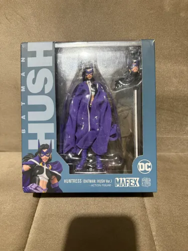Huntress Batman hush mafex