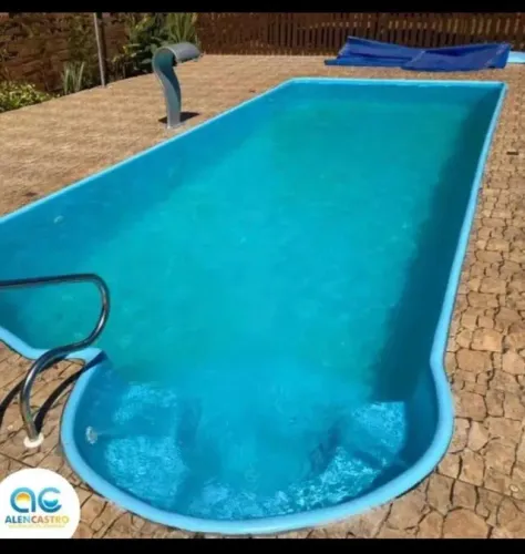 Piscina de fibra 9,15 x 3,80 na cor azul instalada