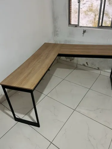 Mesa grande de home office