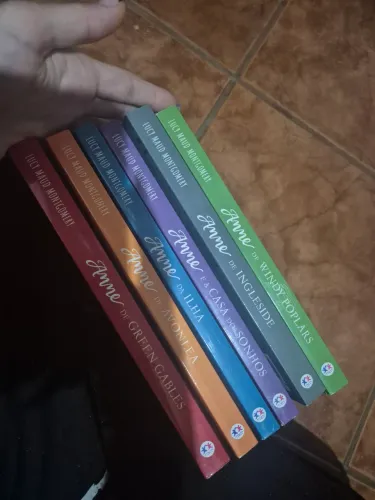 Vendo 6 livros da saga anne de Green gables