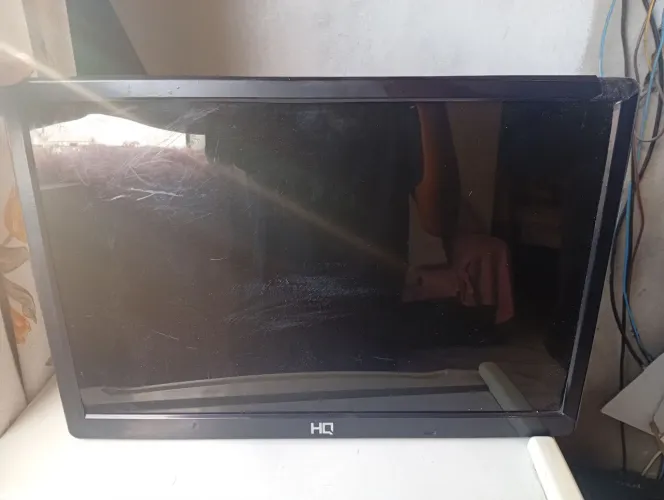 Monitor HQ 19,5 polegadas(duas linhas porém funciona perfeitamente, leia descrição)