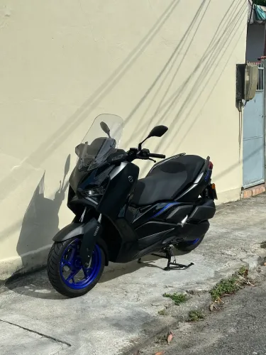 Xmax 300 2026 1.800 km único dono 