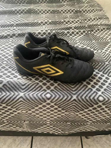 Chuteira society umbro
