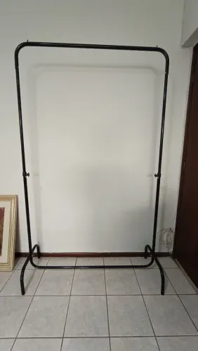 Arara metálica preta desmontável