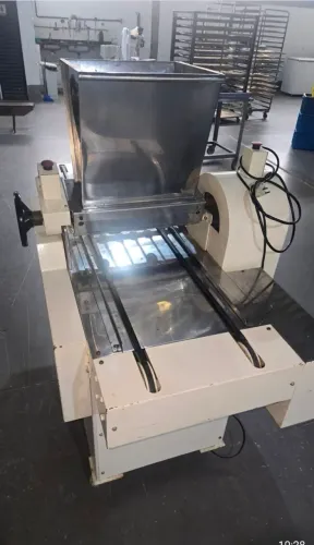 Máquina para fazer biscoitos/ nome: corte de arame!!