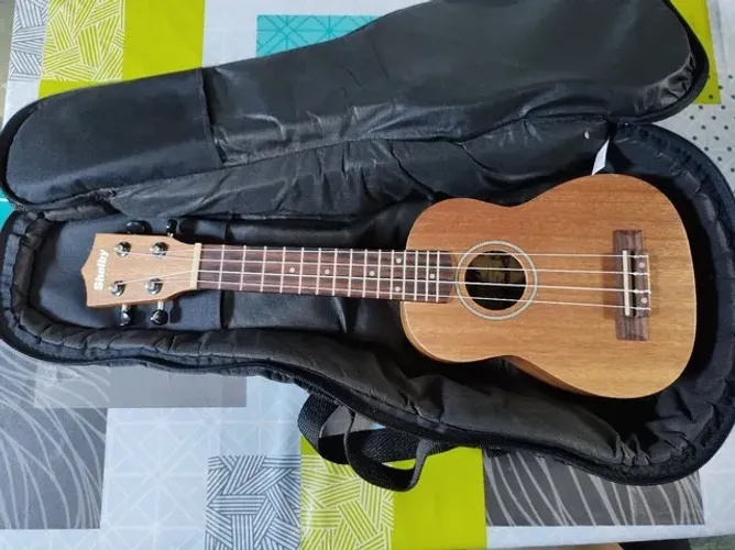 Ukulele soprano com capa