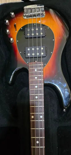 BAIXO MUSIC MAN 4 Com Cade Original ( fender lakland warwick trb ken smith zaganin )