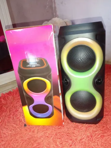 Vendo caixa de som bluetooth portátil nova.