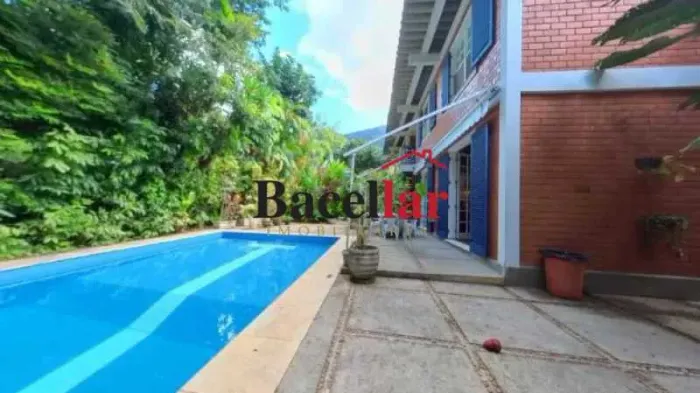 Casa de rua : Duplex / Residencial / Jardim Botânico