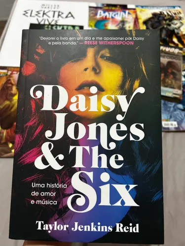 Livro - Daisy Jones & The Six