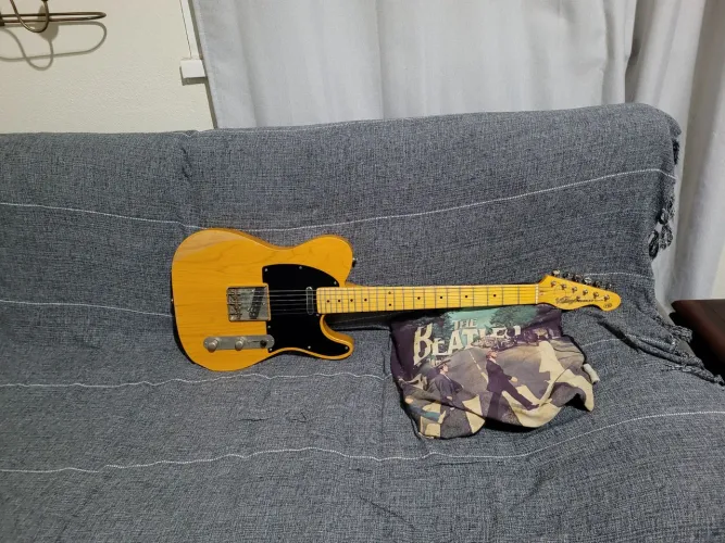 Guitarra vintage v52 