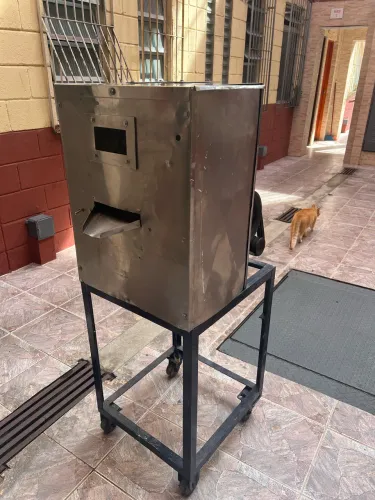 Vende-se Máquina de Caldo de Cana