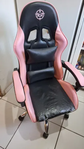Cadeira gamer preta e rosa