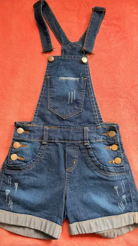 OPORTUNIDADE EXCELENTE- Jardineira jeans com alças reguláveis - Excelente estado