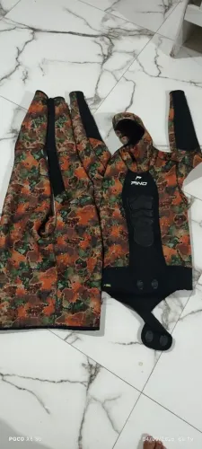 Roupa de mergulho pino