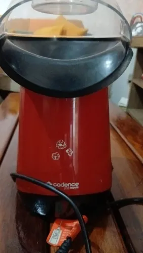 *Pipoqueira Cadence Pop Movie, modelo POP205, vermelha, de 1200 W.  110 V 