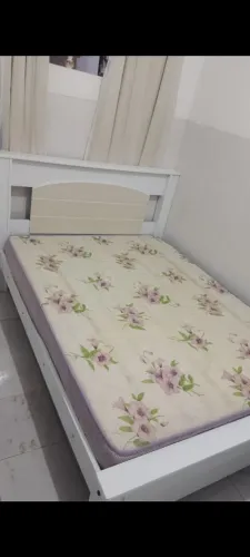 Cama casal com colchão 