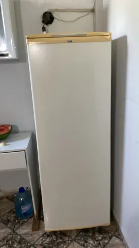 Vende -se geladeira completa