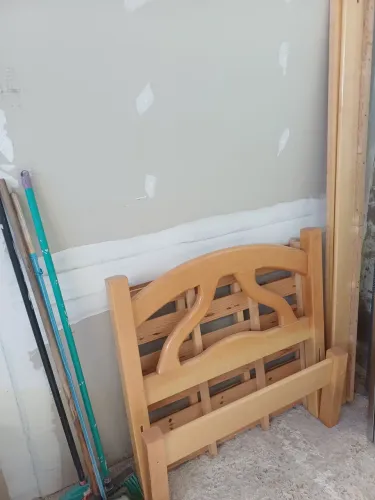 Cama solteiro de madeira