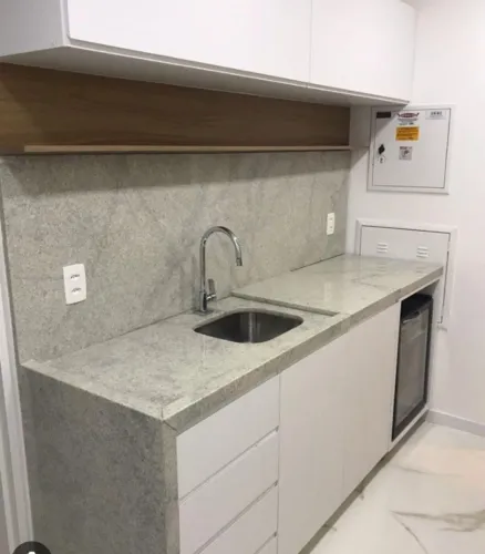 Trabalho com montagem de mármore e granito