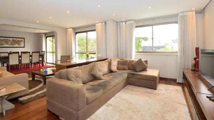 Apartamento para venda em Itaim Bibi com 4 quartos, sendo 2 suítes, 196m²