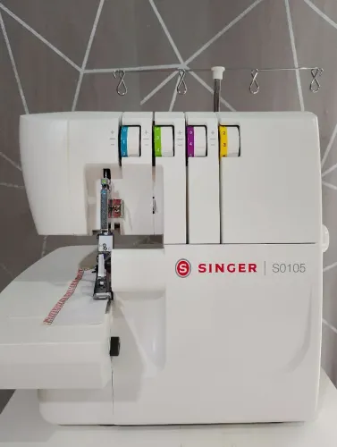 Máquina de costura Singer orveloque doméstica S0105