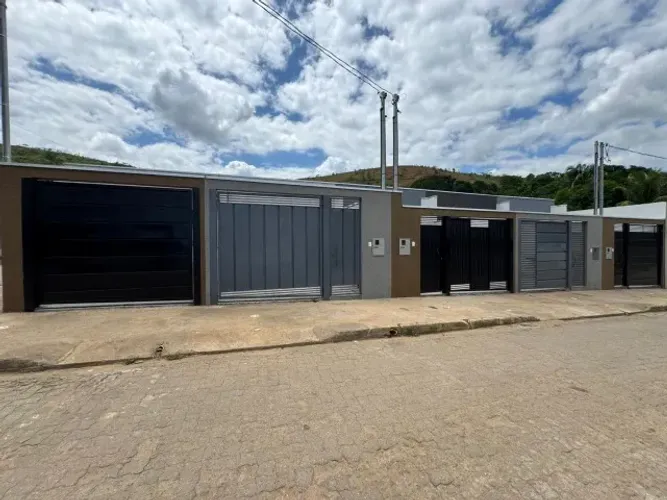 Financiamento Próprio - Venda: Casas no Bairro Santa Paula em Gov. Valadares/MG